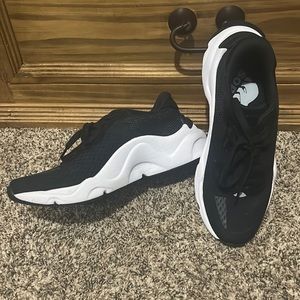 Women’s Sotelo shoes